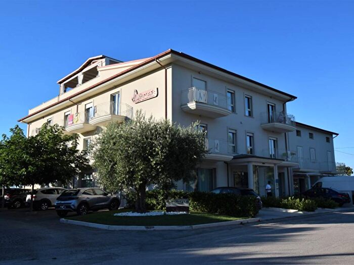 Casa in vendita in Via Della Stazione, Fermo