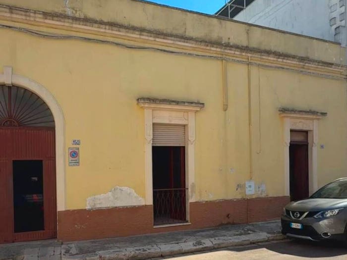 Casa con 6 locali in vendita in Via Giuseppe Garibaldi, Centro, Leverano