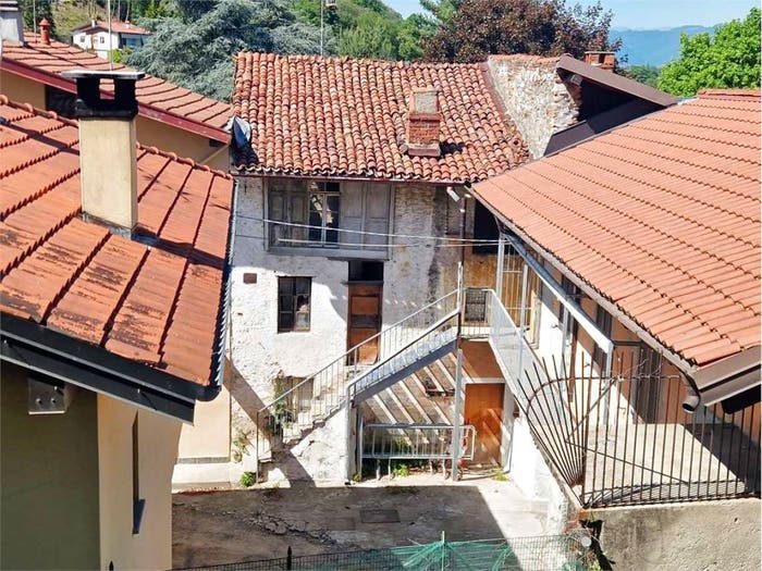 Casa trilocale in vendita in Via Chiusa, Comabbio
