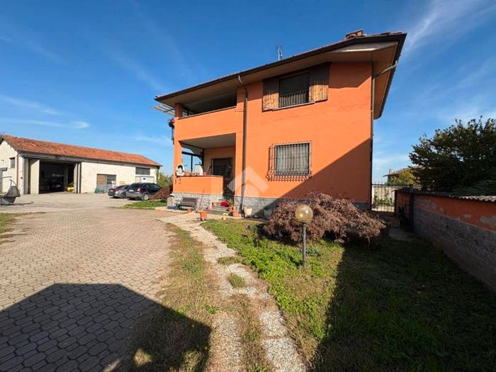 Casa con 6 locali in vendita in Via Delle Noci, Centro, Cassolnovo