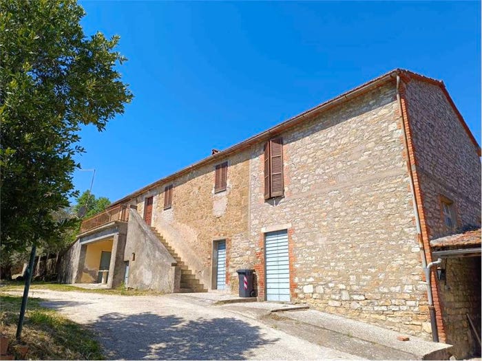 Casa con 6 locali in vendita in Passignano sul Trasimeno San Donato, Centro, Passignano sul Trasimeno