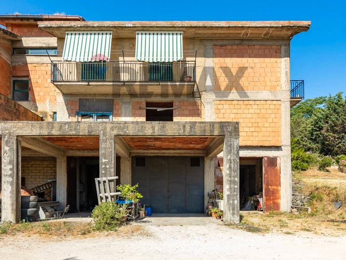 Appartamento con 5 locali in vendita in Via Madonna della Via, Centro, Caltagirone