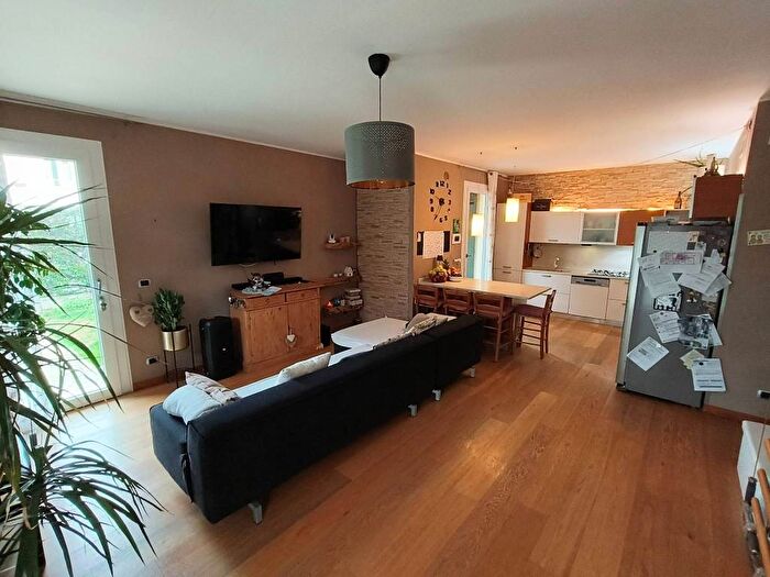 Casa con 6 locali in vendita in Via San Francesco, Veggiano