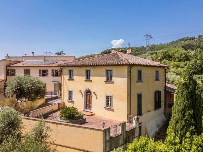 Casa con 6 locali in vendita in Lamporecchio