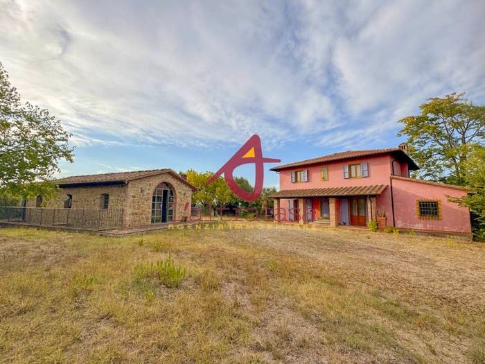 Casa con 6 locali in vendita in Piazza del Castello, Centro, Gambassi Terme