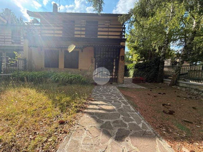 Casa con 6 locali in vendita in villa a schiera d'angolo bel vedere, Centro, Rocca di Mezzo