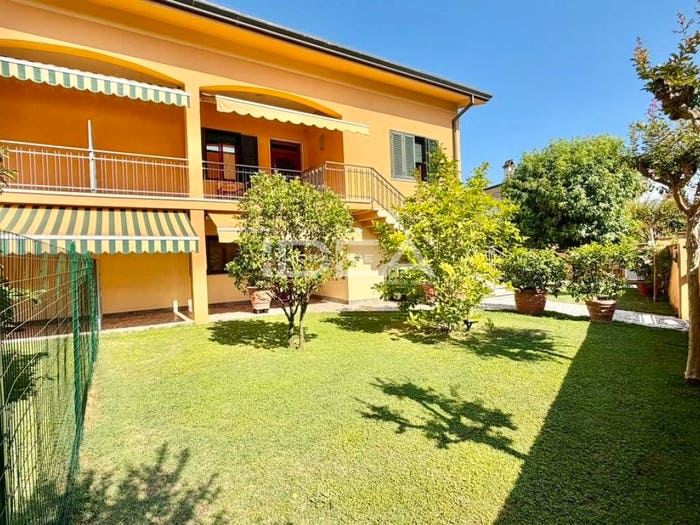 Casa con 6 locali in vendita in Via dei Mammini, San Concordio, Lucca