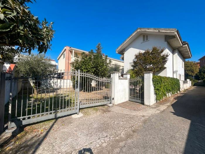Appartamento con 5 locali in vendita in Via Don Domenico Marulli, Santa Filomena, Pescara