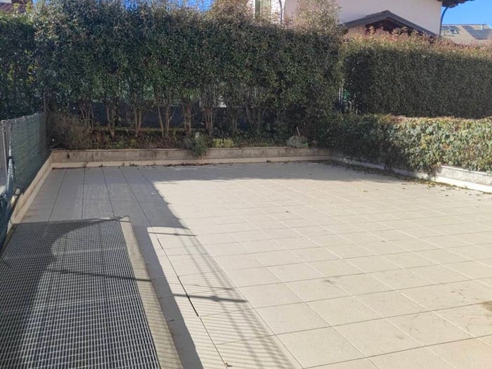 Appartamento trilocale in vendita in via Papa Giovanni Paolo II Lomazzo CO Italia, Centro, Lomazzo