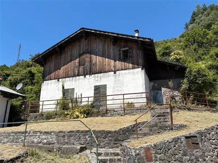 Appartamento con 5 locali in vendita in Via Provinciale, Sillano Giuncugnano