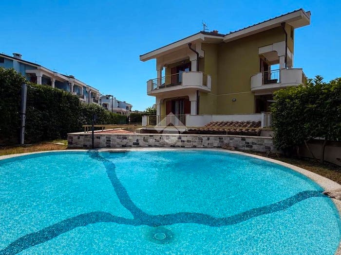 Casa con 6 locali in vendita in Via dell'Acquarole, Formia