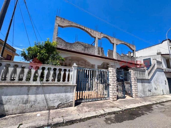 Casa quadrilocale in vendita in VIA DE AMICIS, Centro, Pulsano