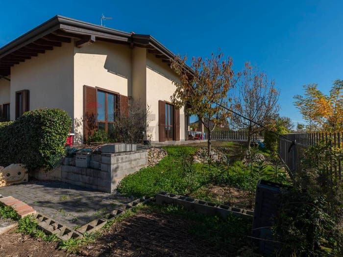 Casa quadrilocale in vendita in VIA MANZONI, Centro, Lonate Pozzolo