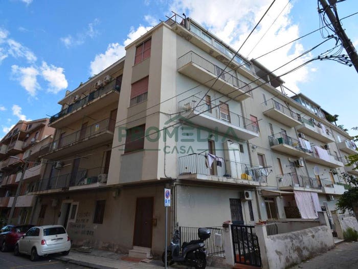 Appartamento trilocale in vendita in Via Giuseppe Sciva, Viale Italia Montepiselli, Messina