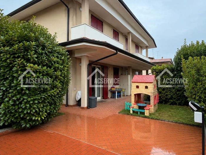 Appartamento quadrilocale in vendita in Via Francia, San Martino della Battaglia, Desenzano del Garda