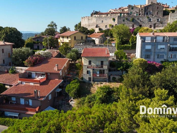 Casa con 6 locali in vendita in Via Circonvallazione, Centro, Capalbio
