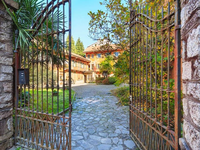Casa con 6 locali in vendita in Via Carlo Sperati, Centro, Miasino