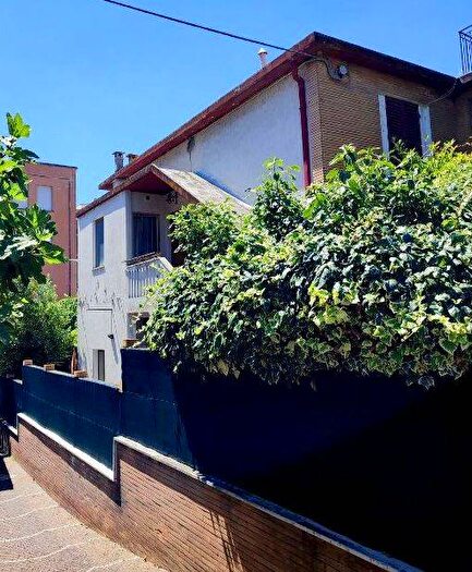 Appartamento con 6 locali in vendita in Via Odoardo Giansanti, Piazzale Giosuè Carducci, Pesaro