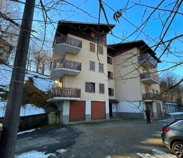 Appartamento trilocale in vendita in Via S Carlo, Maggio, Cremeno