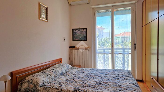 Appartamento trilocale in vendita in Via Isonzo, Loano