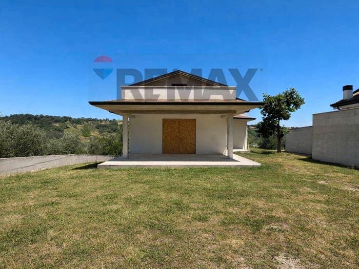 Casa con 6 locali in vendita in strada provinciale San Salvatore, Chieti Città, Chieti