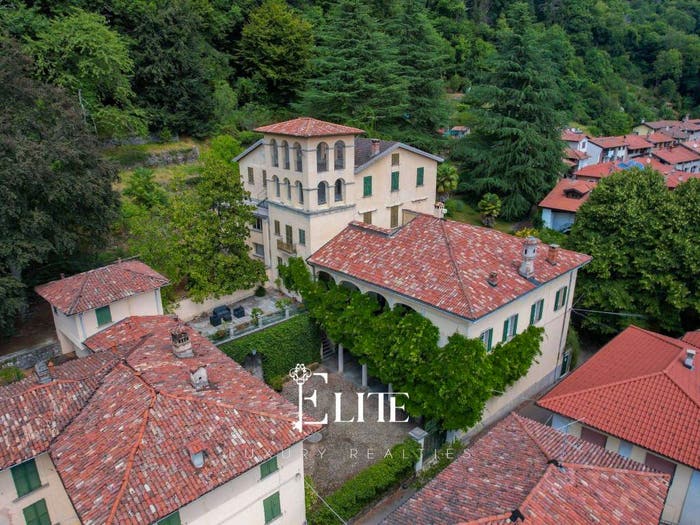 Casa con 6 locali in vendita in Via Giuseppe Mazzini, Castello Cabiaglio