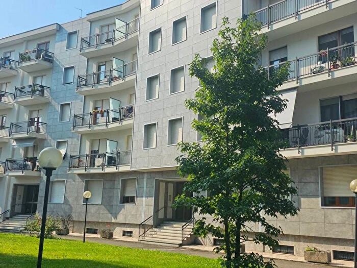 Appartamento bilocale in vendita in Viale Gorizia, Piscina, Legnano