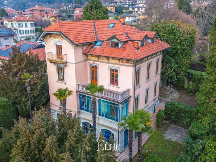 Casa con 6 locali in vendita in Via Alessandro Volta, Centro, Gavirate