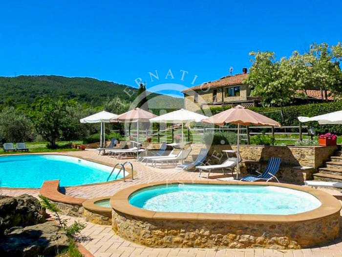Casa con 6 locali in vendita in Pomarance