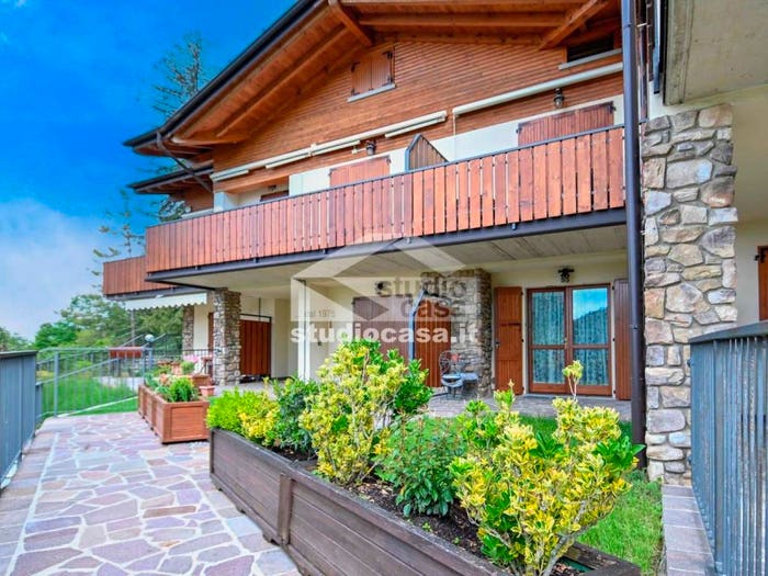 Appartamento trilocale in vendita in via Monte Alben, Centro, Aviatico