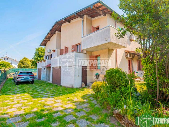 Casa quadrilocale in vendita in Via Papa Giovanni XXIII, Centro, Colturano