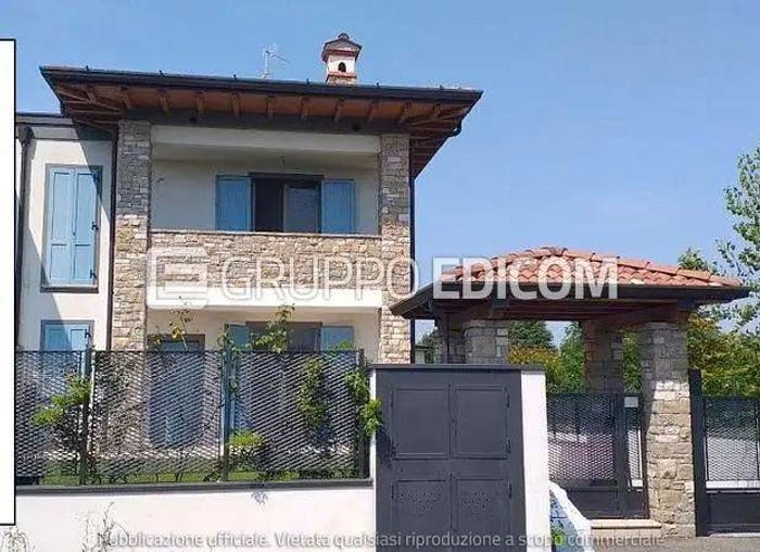 Casa quadrilocale in vendita in Via Mantova Snc, Santellone, Chiari