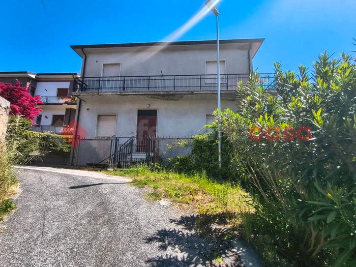 Casa con 6 locali in vendita in via nazareth snc, Centro, Isola del Liri