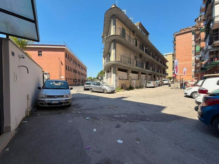 Appartamento trilocale in vendita in Viale cavalleggeri d' aosta, Fuorigrotta, Napoli