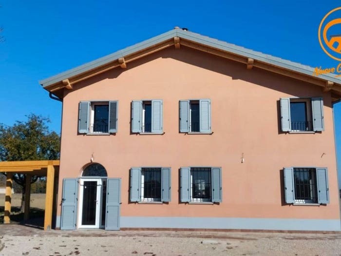 Casa con 6 locali in vendita in Via Guazzaloca, Frazioni Nord, Cento