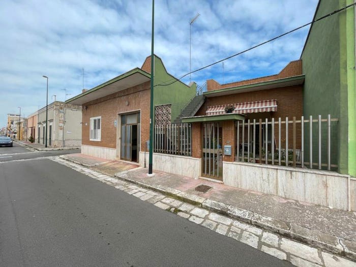 Casa con 5 locali in vendita in Campi Salentina