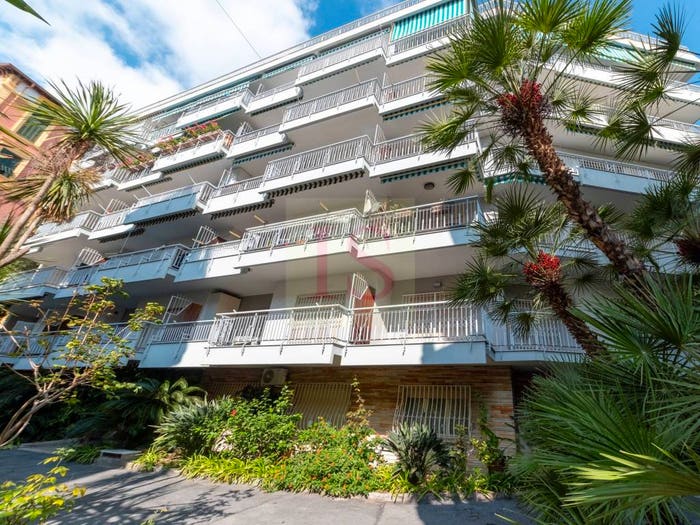 Appartamento quadrilocale in vendita in Via Privata Fratelli Asquasciati, Corso degli Inglesi, Sanremo
