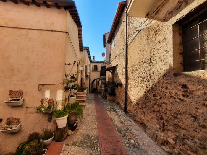 Appartamento trilocale in vendita in Via Coronari, Centro, Castelnuovo di Farfa