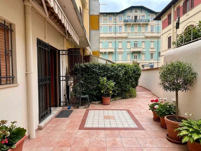 Casa con 6 locali in vendita in VIA GIUSEPPE GIUSTI, Lungomare, Viareggio