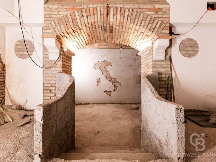Appartamento con 6 locali in vendita in Piazza Di Trevi, Trevi, Roma