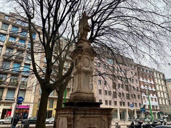 Appartamento con 6 locali in vendita in piazza San Nazaro in Brolo, Missori, Milano