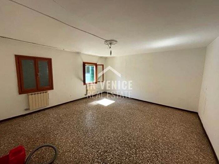 Appartamento trilocale in vendita in Santa Croce, Venezia