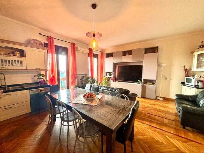 Appartamento con 6 locali in vendita in Via Savona, Piazza Garibaldi, Alessandria