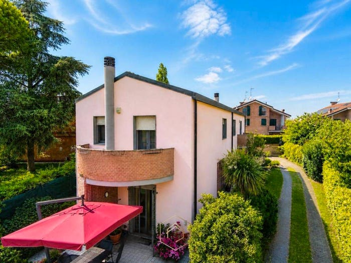 Casa con 6 locali in vendita in Via Pontegradella, Via Pomposa, Ferrara