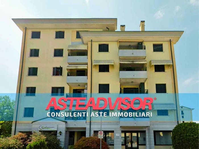 Appartamento con 6 locali in vendita in Via Vallada, Centro, Porcia