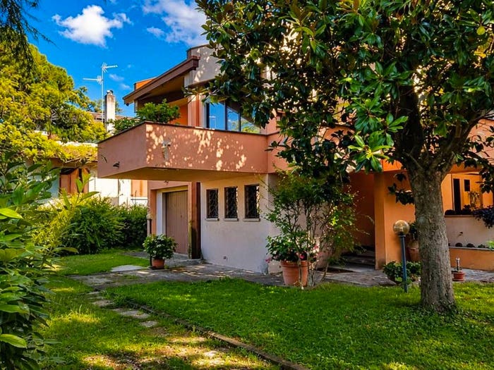 Casa con 6 locali in vendita in TRAVERSA VIALE FIRENZE, Viale Firenze Paciana, Foligno