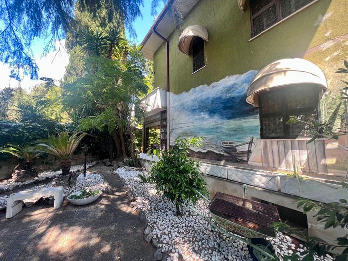 Casa con 6 locali in vendita in Via Monte Cervino, Colleverde, Guidonia Montecelio