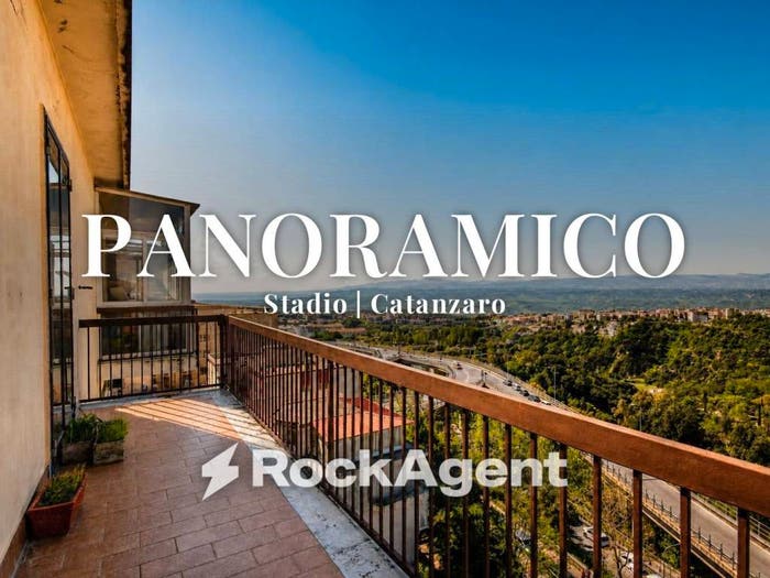Appartamento con 6 locali in vendita in Via Madonna dei Cieli, Stadio Pontepiccolo, Catanzaro