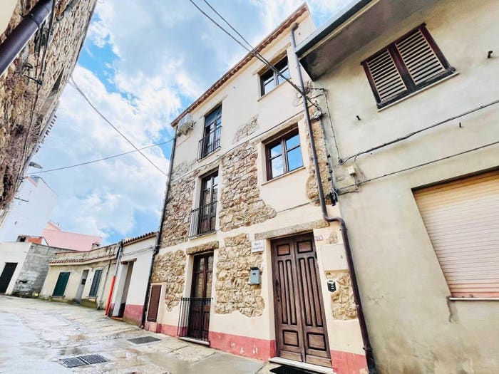 Appartamento trilocale in vendita in Via Regina Elena, Centro, Baunei