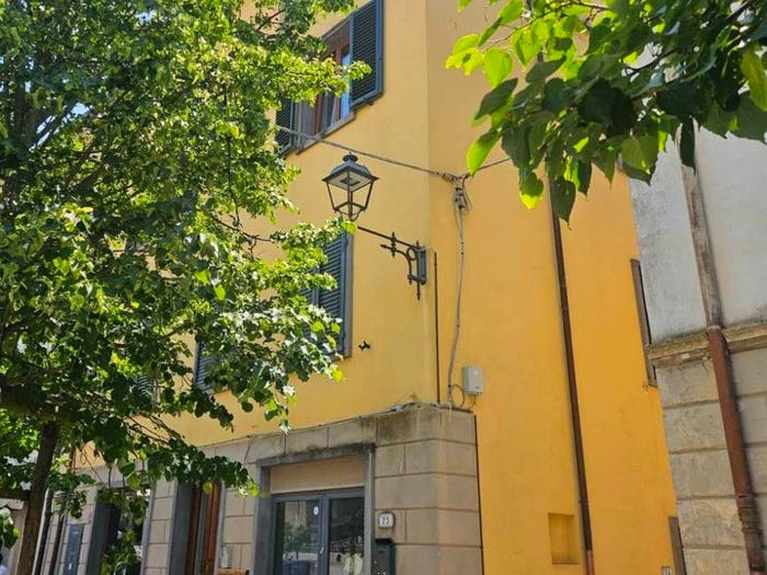 Appartamento trilocale in vendita in Piazza Giaconi, Castellina Marittima